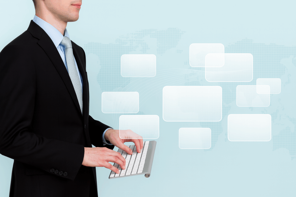 Professionista digita su tastiera con pannelli digitali su sfondo azzurrino: HiLINE HD software gestionale per installatori elettrici e idraulici